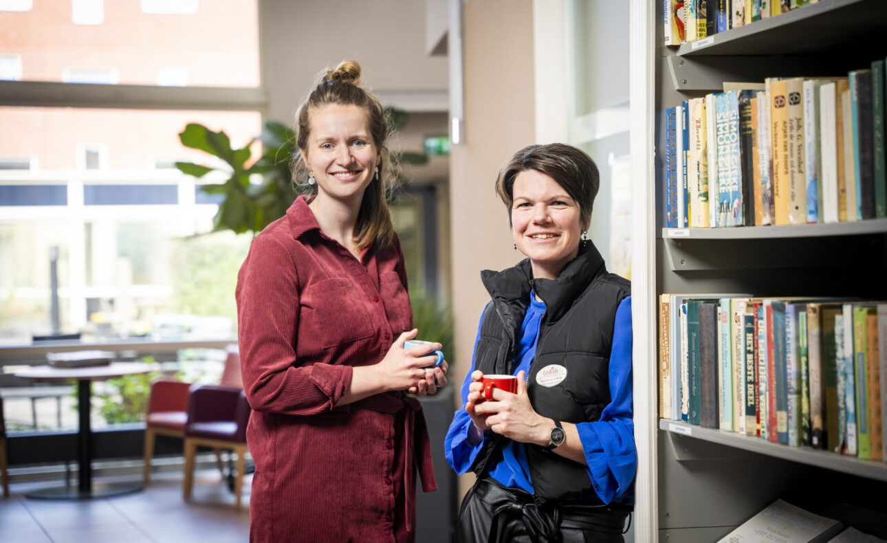 Twee teamleiders in een woonzorgcentrum.